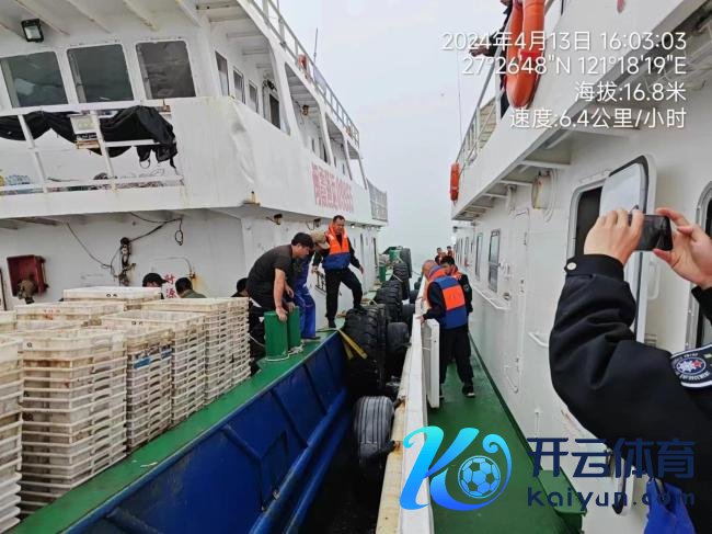 7名船员海上中毒一东谈主眩晕不醒 渔政船乘风破浪接济